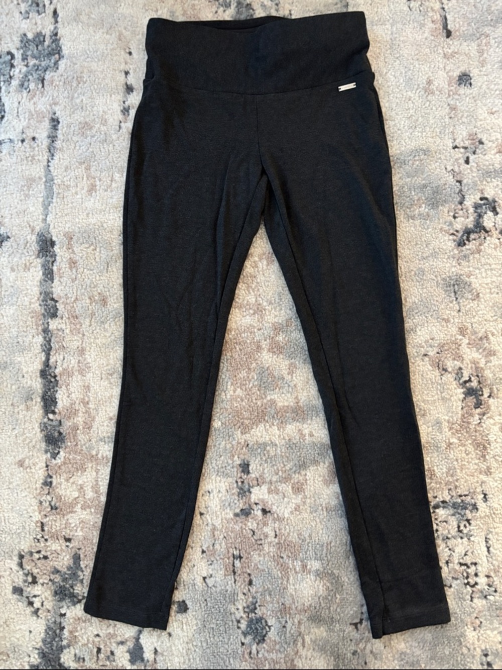 Women’s Tahari charcoal Leggings with Silver Logo Plate size XS/TP